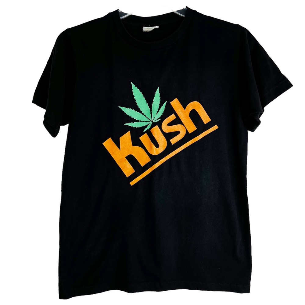 Kush Graphic Short Sleeve Crewneck T-Shirt in Black Unisex Sz M